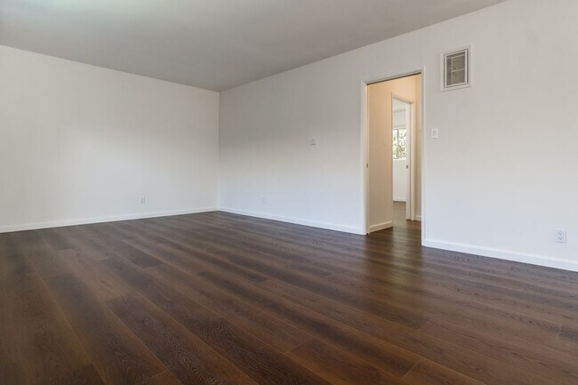 Building Photo - 4653 Fulton Ave