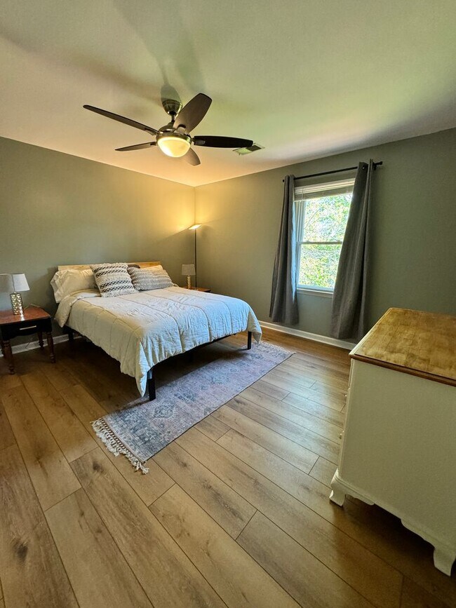 Building Photo - 4 Bedrooms with Finished Basement and Bonu...