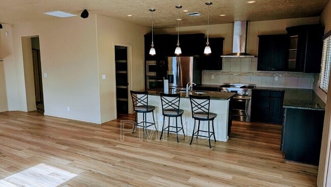 Building Photo - 2317 Garden Rd NE