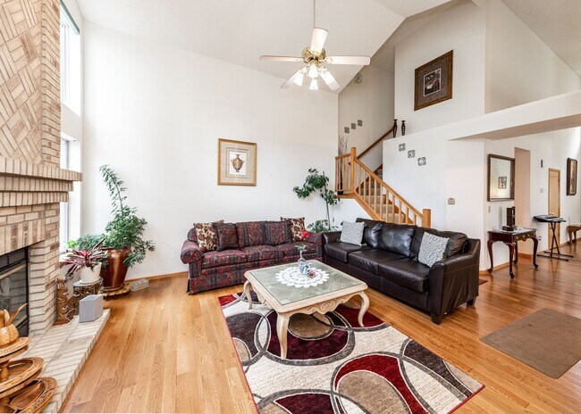 Building Photo - Spacious 5 Bedroom in D20 centrally located