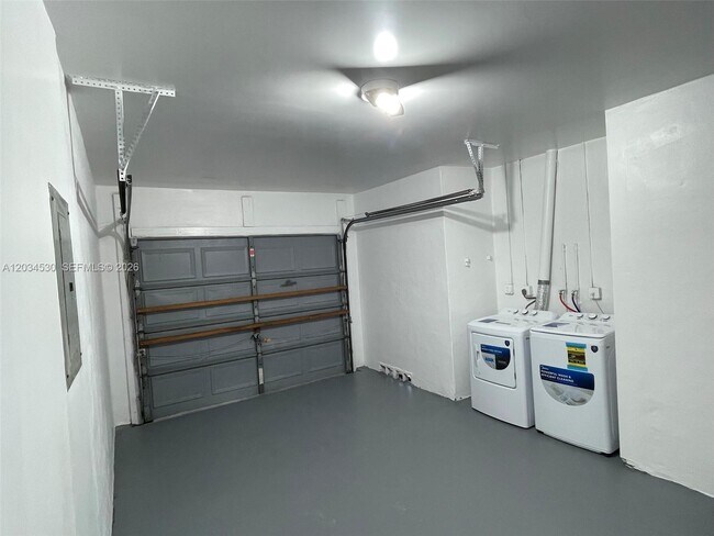 Building Photo - 3325 NW 79th Way