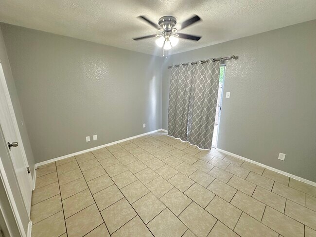 Building Photo - Hinkle Multi Home