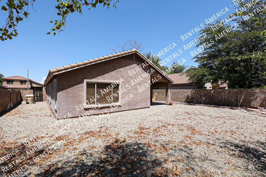Building Photo - 7471 W Lone Cactus Dr