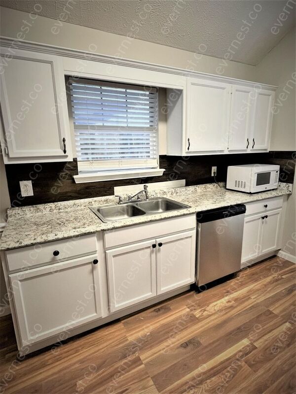 Building Photo - 238 Village Cove