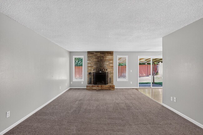 Building Photo - 3 Bedroom Ranch