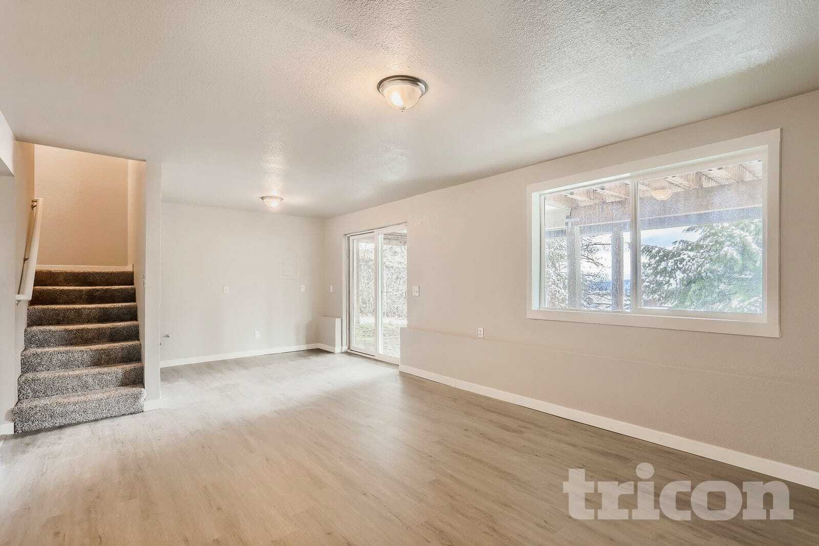 Building Photo - 10727 Lake View Dr