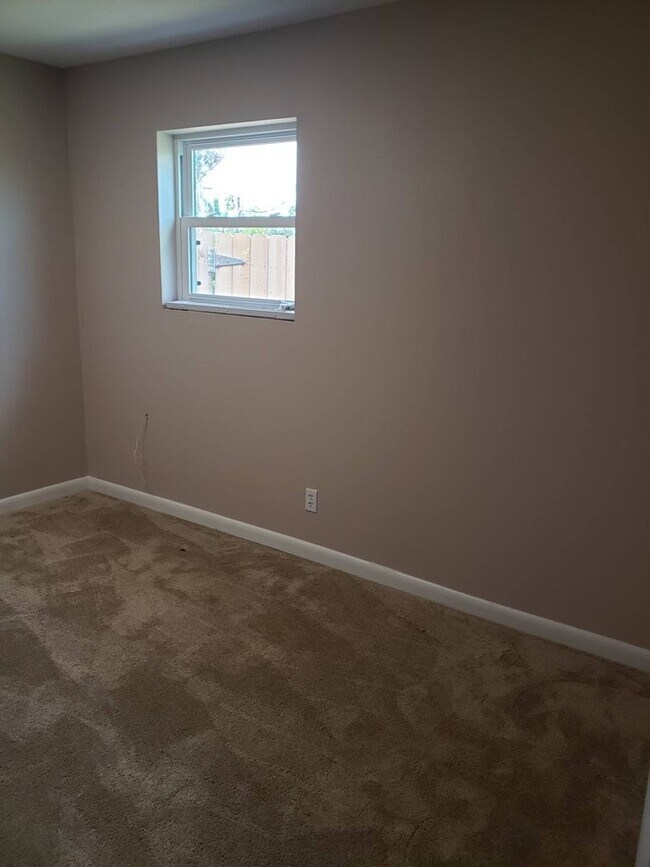 Building Photo - Charming 3Bed/2Bath Brick Home w/Bonus Office Space – Upgraded Comfort Near Martin Lake *1/2 OFF ...