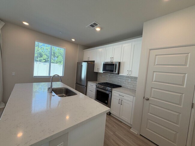 Building Photo - Beautiful 3 Bedroom Condo in West Covina