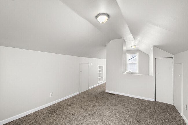 Building Photo - 1829 Anne Ave