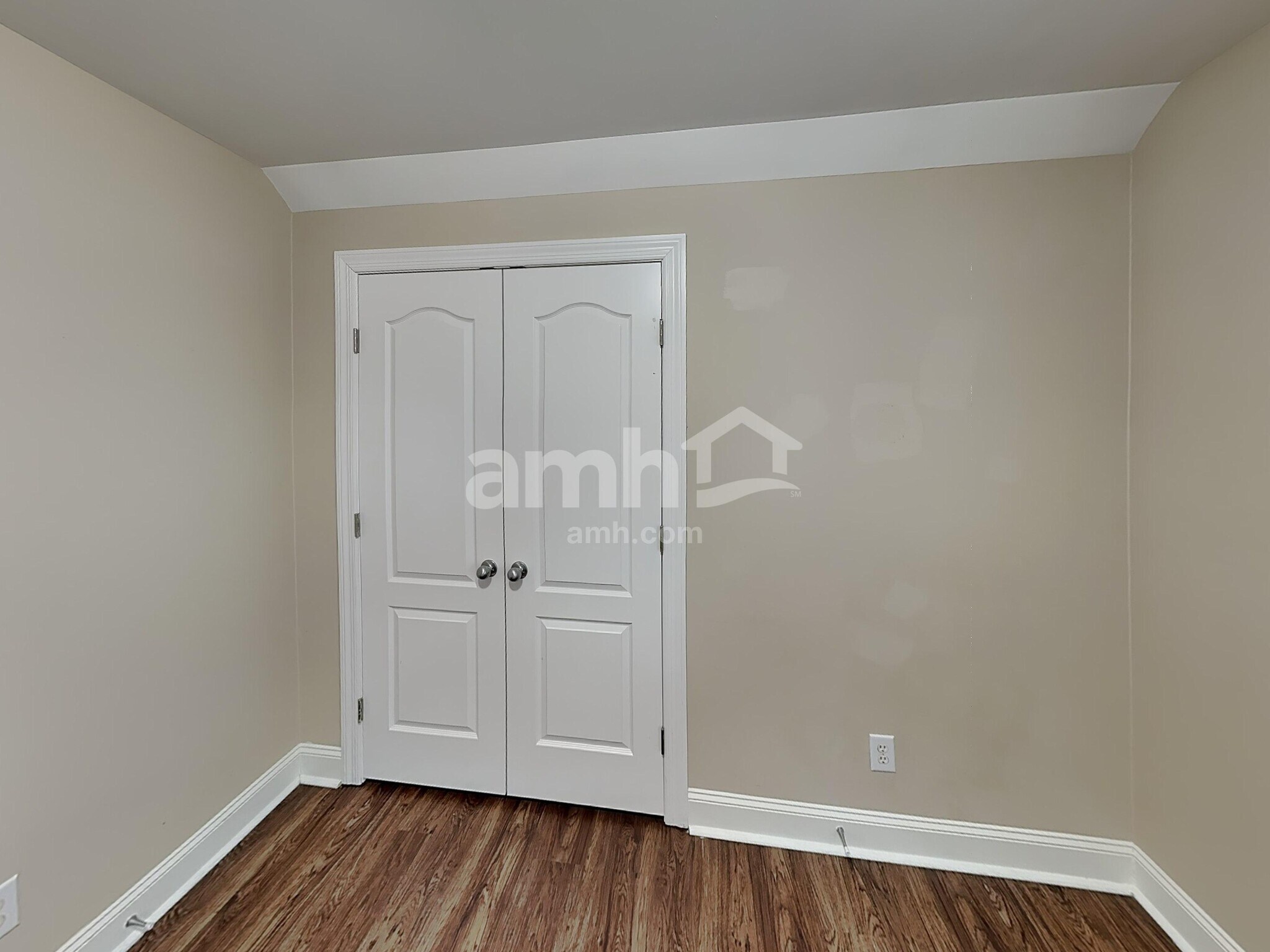 Building Photo - 4013 Lilac Ln