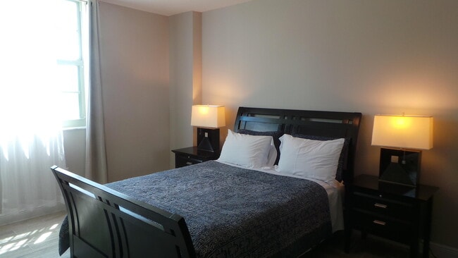 Building Photo - 610 Clematis St