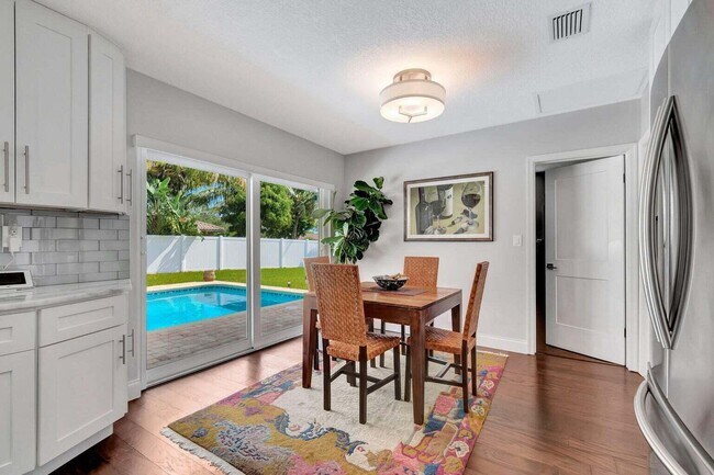 Building Photo - 5660 Golfway Dr