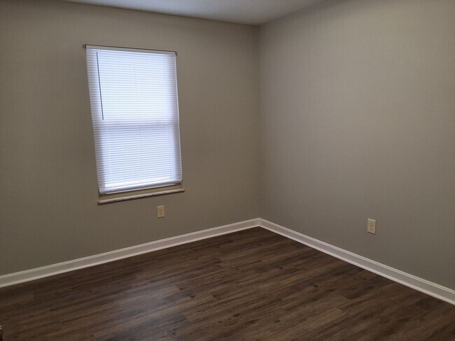 Building Photo - 1800 Preston St