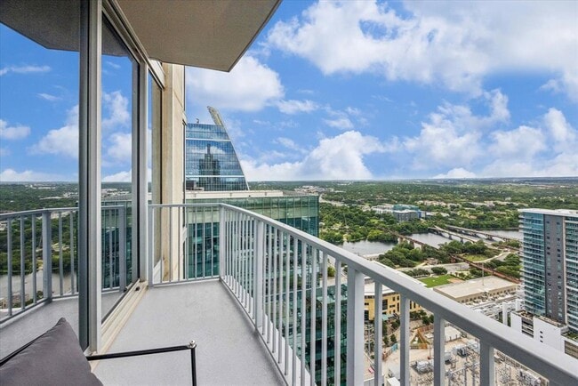 Building Photo - 360 Nueces St
