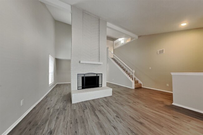 Building Photo - 21606 Crescent Heights St