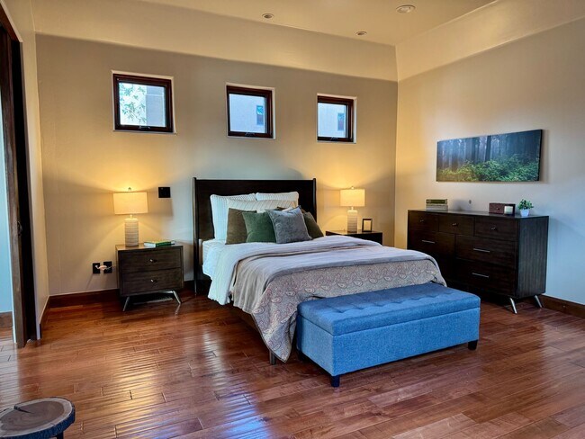 Building Photo - Furnished 3 Bedroom Entrada Home!!