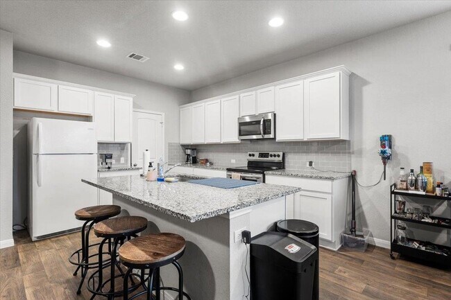 Building Photo - 129 Jubilee Dr