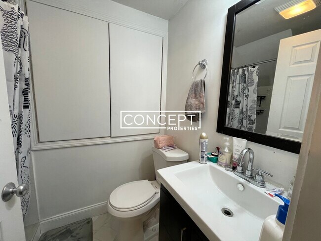 Building Photo - 243 Northampton St