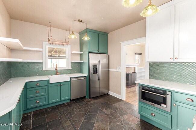 Building Photo - 2034 N Mitchell St