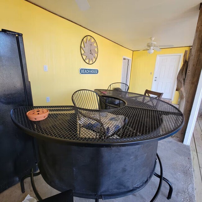 Building Photo - 22101 Lampasas Dr