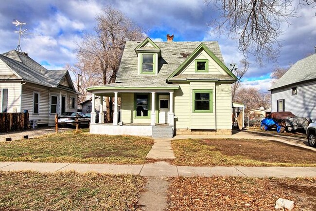 Primary Photo - 5 Bed 2 Bath Home Close to Downtown GJ!