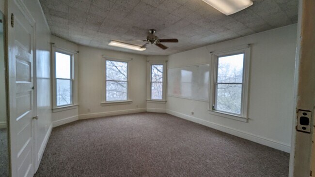 Building Photo - 707 Brady-707