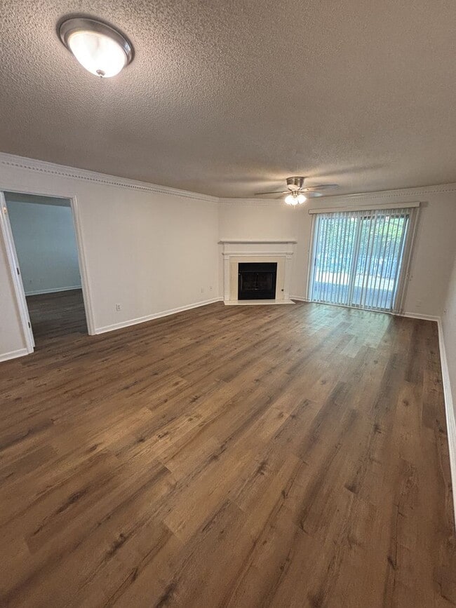 Building Photo - 2 Bed 2 Bath Pelham Available for immediat...