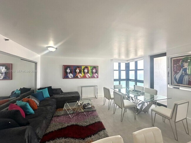 Building Photo - 2555 Collins Ave