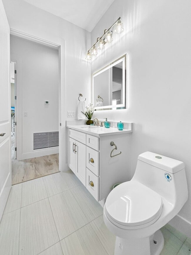 Building Photo - Waterfront Johns Pass Luxury | Steps to Beach + Pool, Hot Tub & Dock