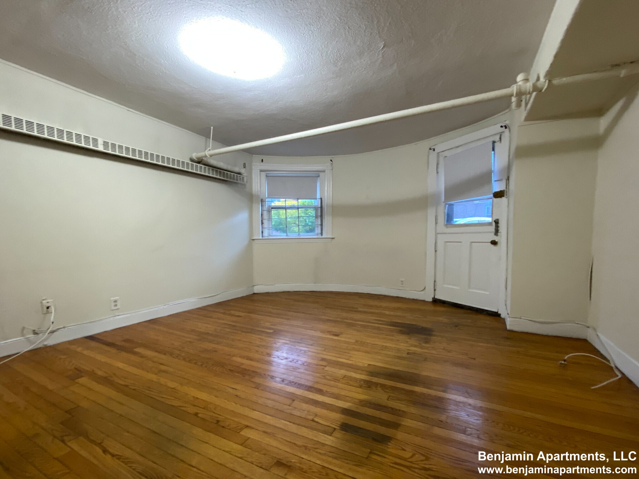 Building Photo - 1589 Beacon St