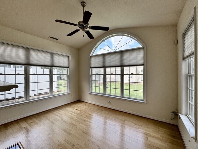 Building Photo - 3-Bedoom 1-Story Condo In Eagle Pointe! St...