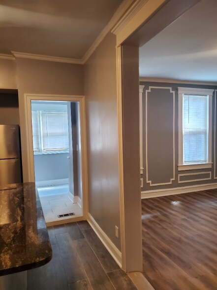 Building Photo - 803 Brooks Ln