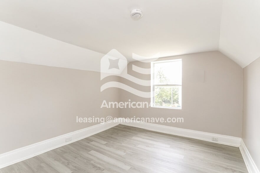 Building Photo - 2558 Ring Pl