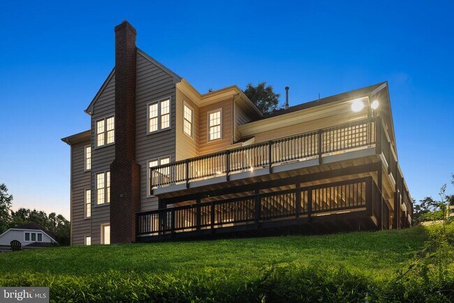Building Photo - 10899 Woodland Falls Dr