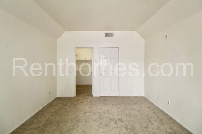 Building Photo - 510 Camino De La Reina