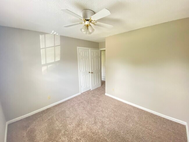 Building Photo - 5541 Oak Branch Cir - Available Now!