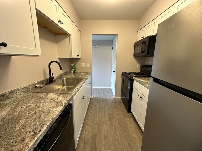 Building Photo - Westbrook Townhouses-2 BR, 1.5 Bath