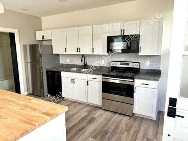 Building Photo - 701 W Galena St