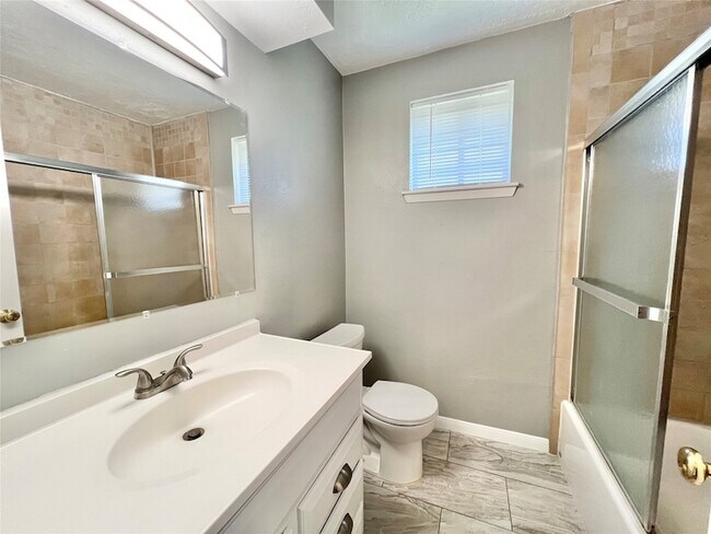 Building Photo - 303 Brigadoon Ln