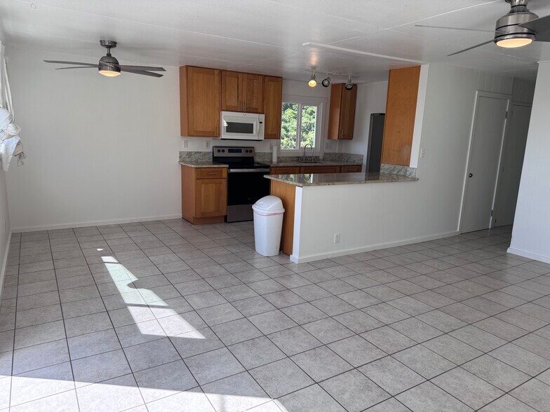 Building Photo - 1576 Pahulu St