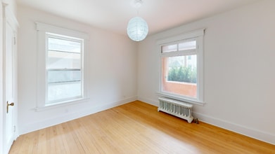 Building Photo - 48 Clarke St