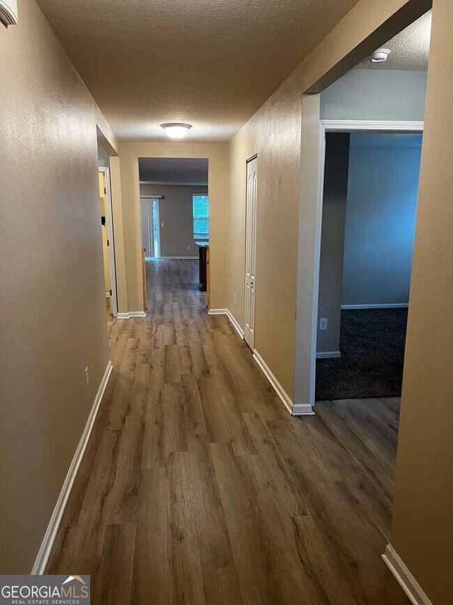 Building Photo - 306 Cedar Breeze Dr