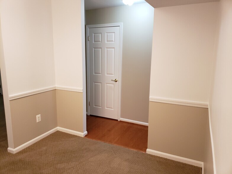 Building Photo - 9164 Broken Oak Pl