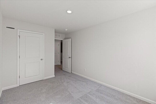 Building Photo - 27 Whaler Dr