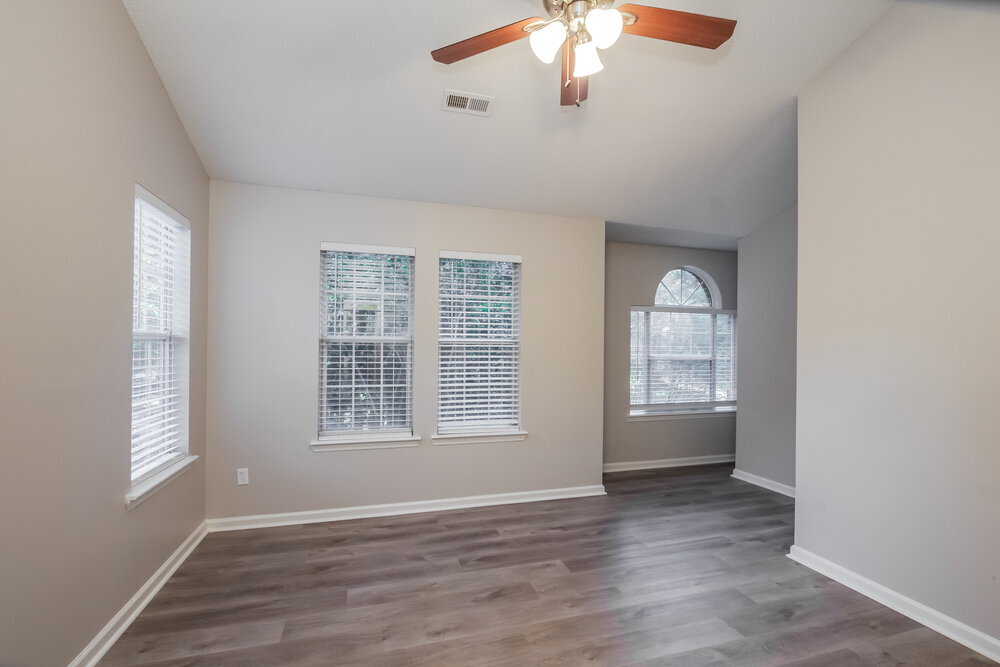 Building Photo - 3033 Oakcroft Dr