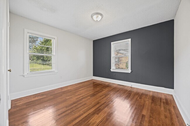 Building Photo - Duplex