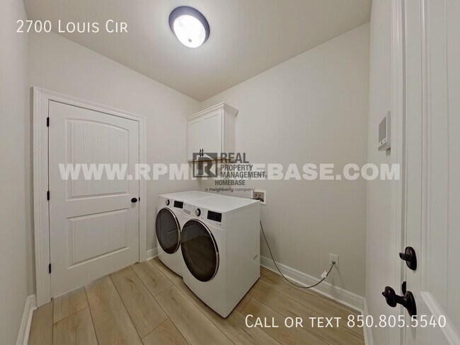 Building Photo - 2700 Louis Cir