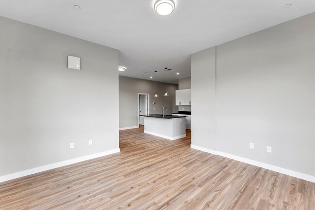 Building Photo - 999 Main St