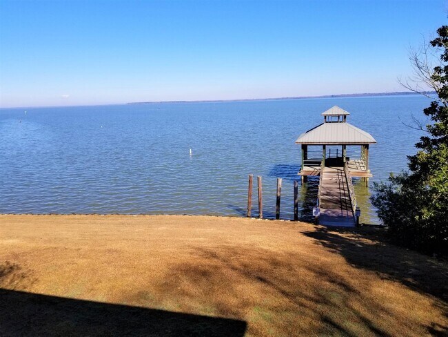 Building Photo - 615 Ballard Ln