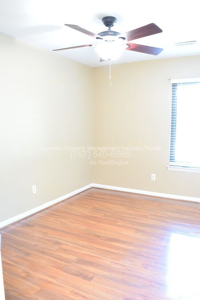 Building Photo - 826 Maywood Cir